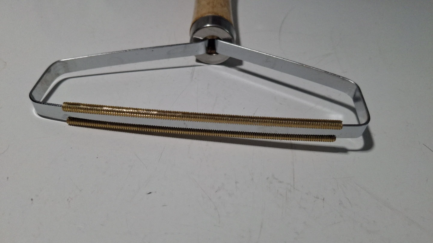 Lint Remover Tool - photo 2
