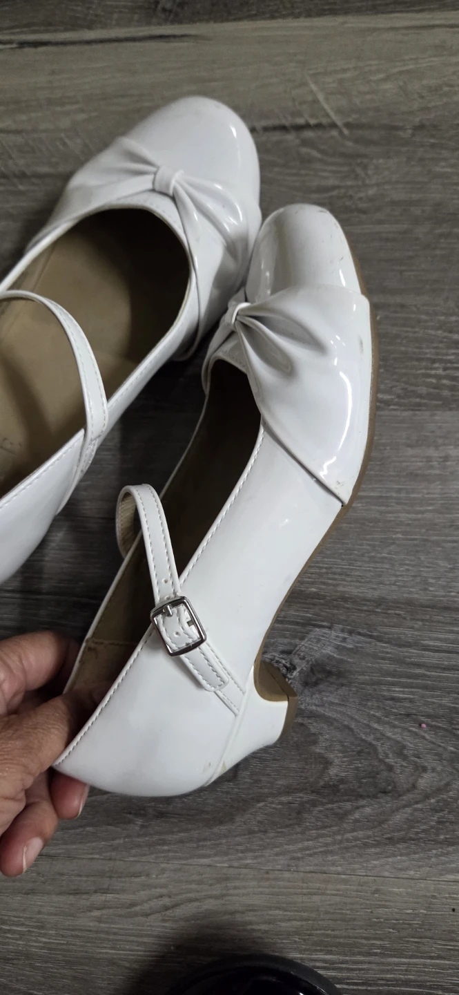 Girls White patent ballet with heel &  bow design, girl size -2 - photo 2