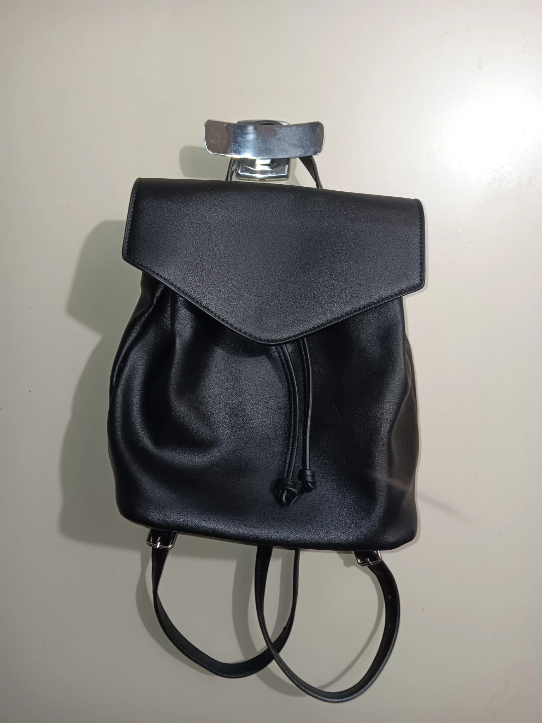 BNWOT, Black, Medium Sized Backpack!! - photo 5