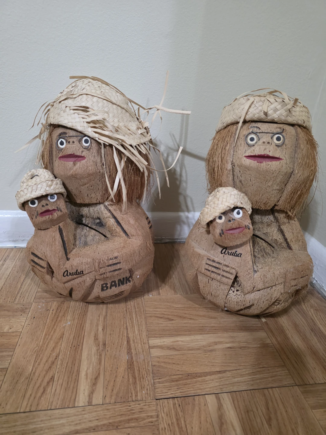 Set of 2 Coconut Shell Figurines - Aruba Bank