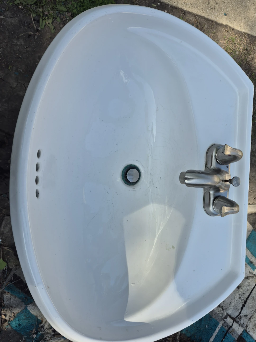 Pedestal Sink with Faucet - photo 2
