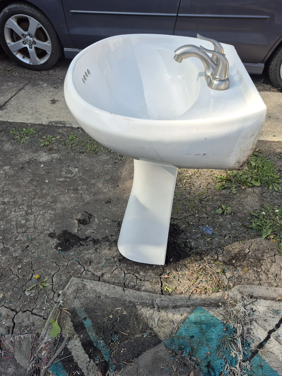Pedestal Sink with Faucet - photo 3