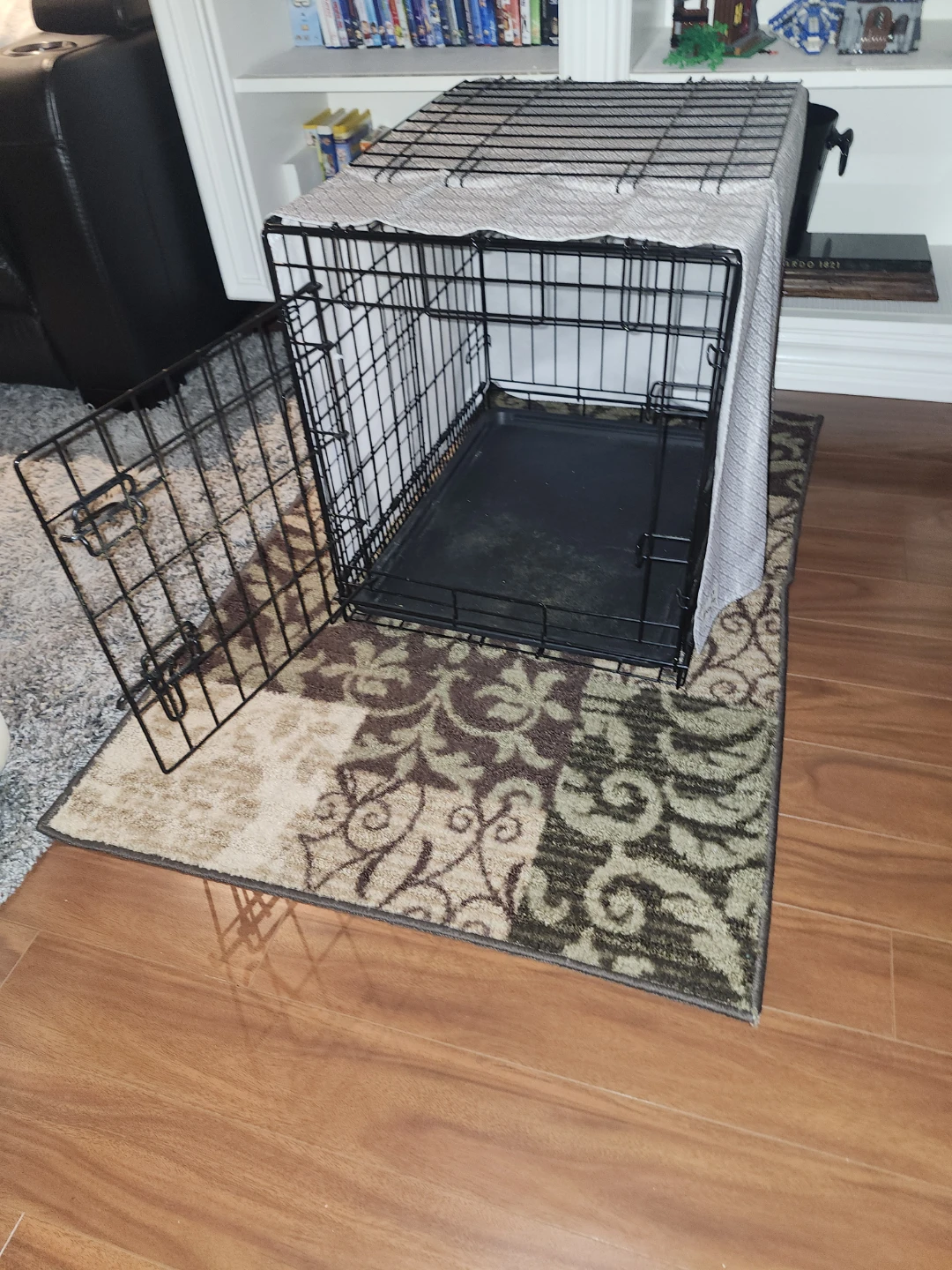 Wire Dog Crate with Black Tray