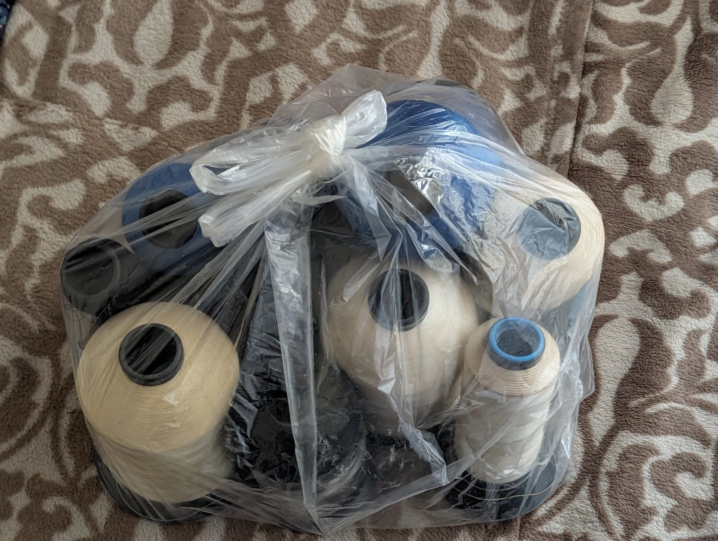Bundle of 11 Spools of Thread - photo 2
