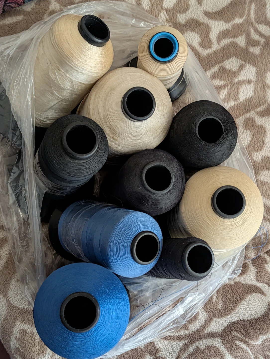 Bundle of 11 Spools of Thread - photo 3