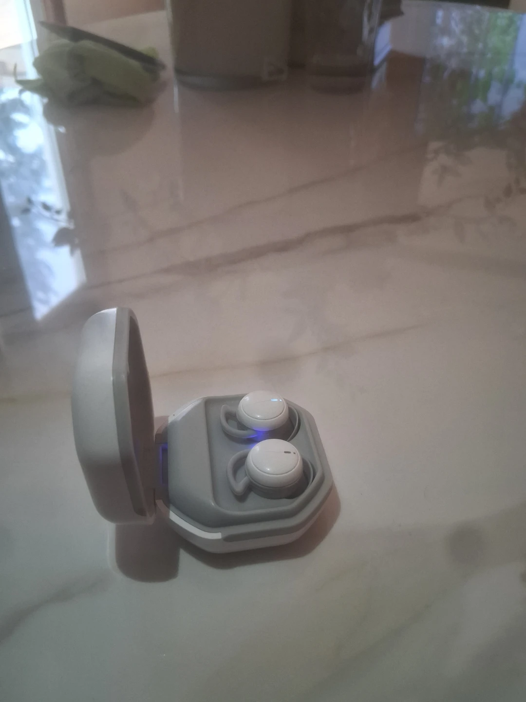 White Wireless Earbuds with Charging Case - photo 2