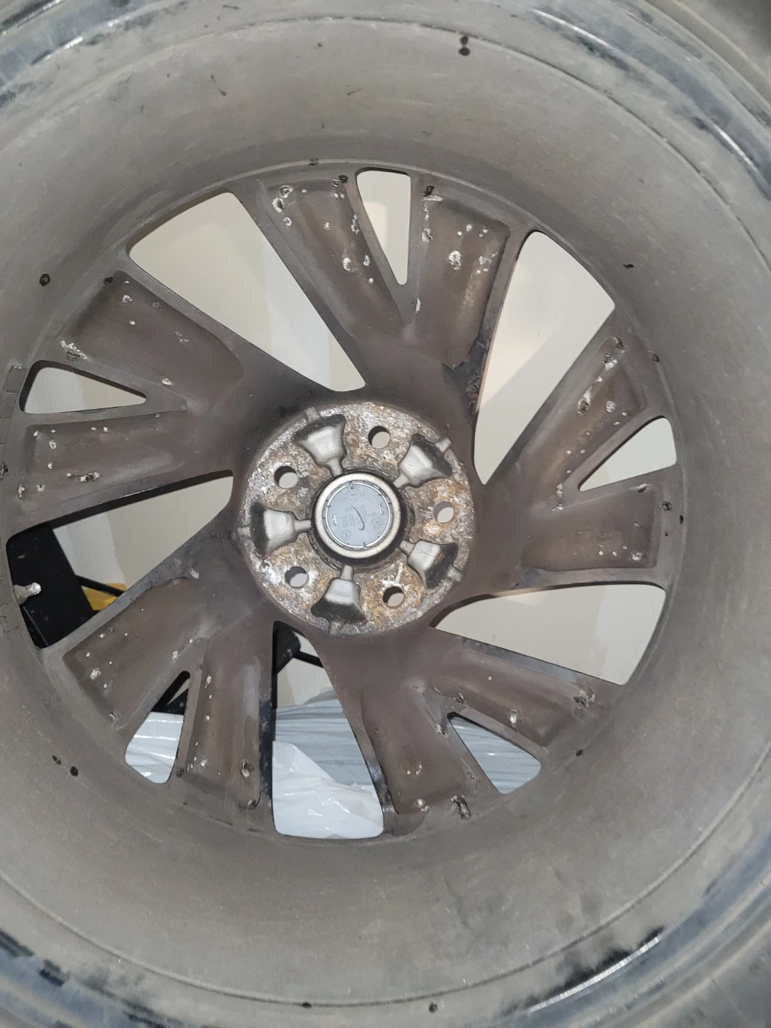 Nissan 18-inch Black Alloy Wheel