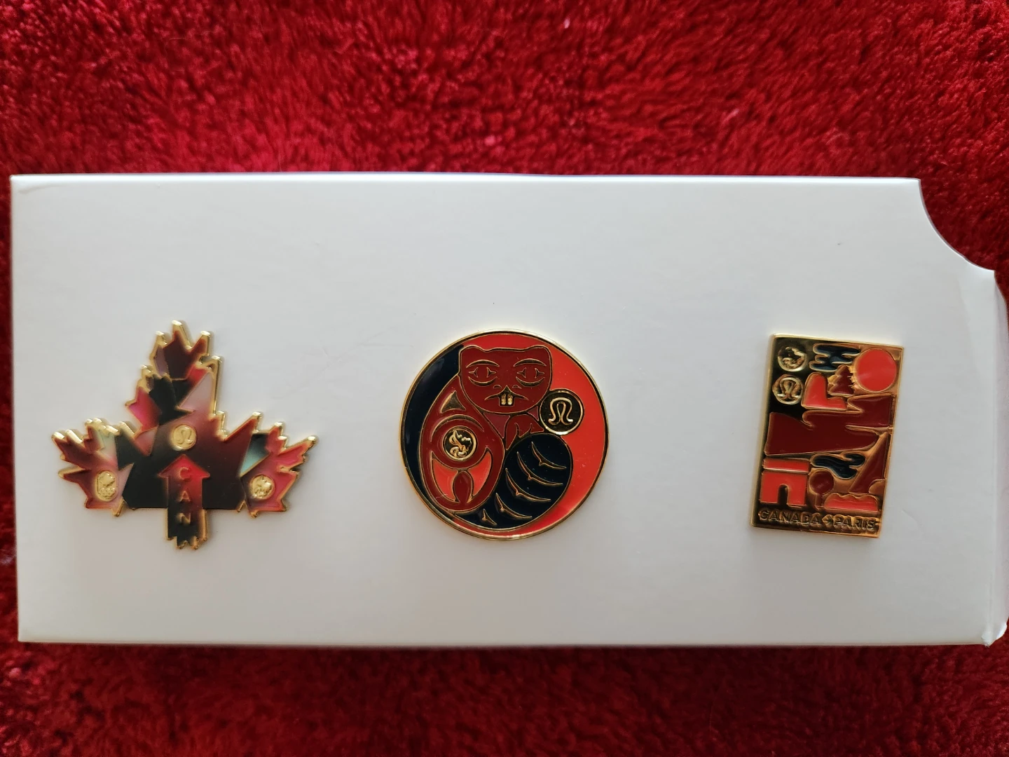 Lululemon Pins Set - Canada & Paris