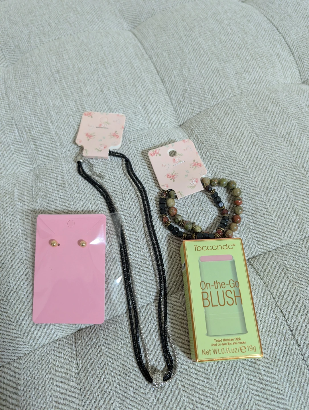 NUSH pretty birthday gift hamper - photo 2