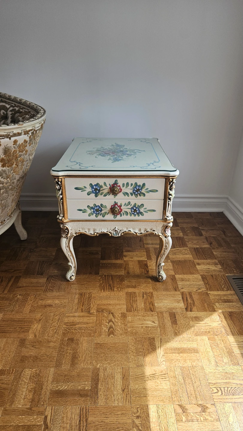 Vintage Floral End Table with Drawer - photo 3