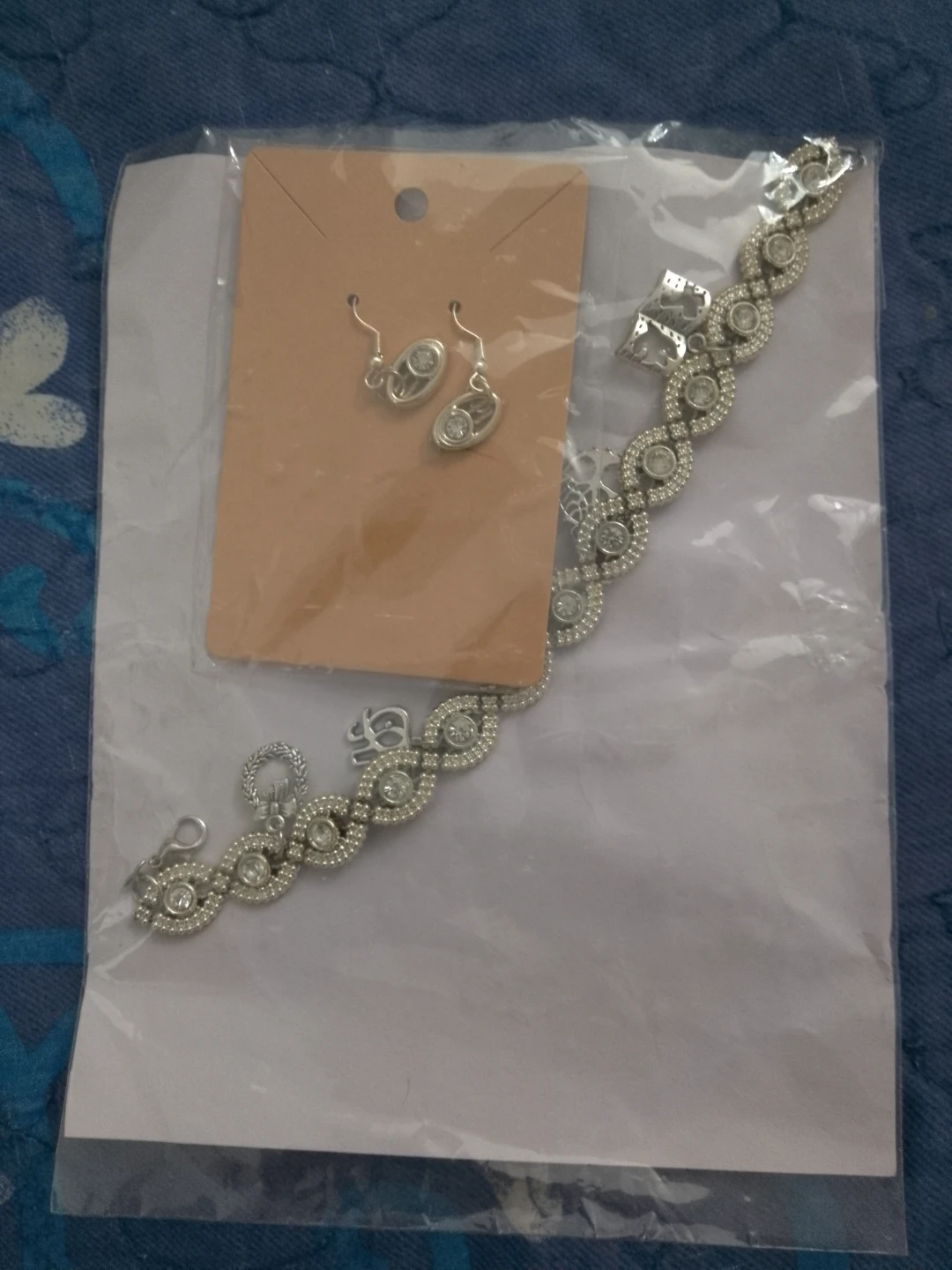Silver-tone Necklace and Earring Set with Rhinestones 🌱