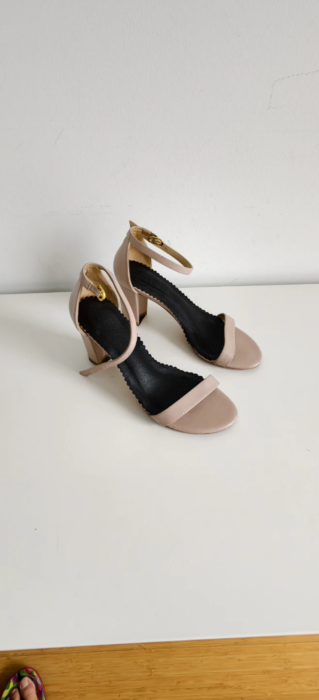 Stuart Weitzman Women's Nude Ankle Strap Heels Size 7.5
