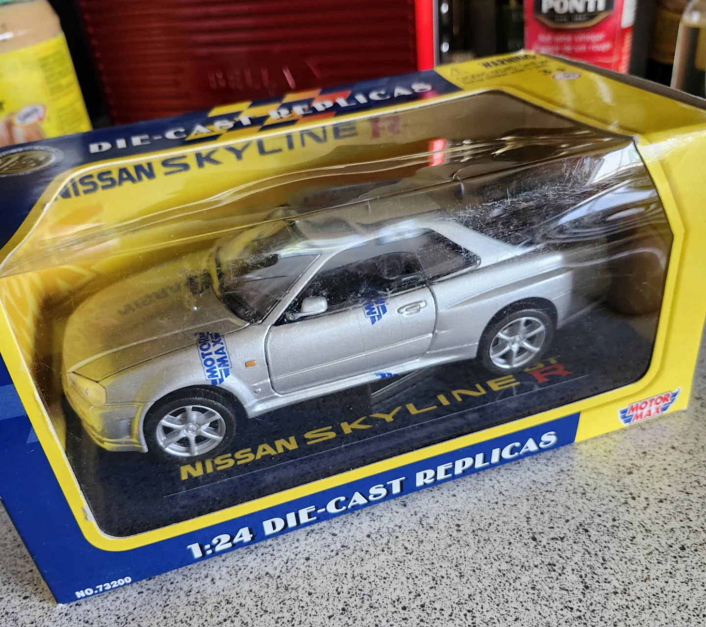 Motor Max 1:24 Nissan Skyline Die-Cast Replica - photo 2