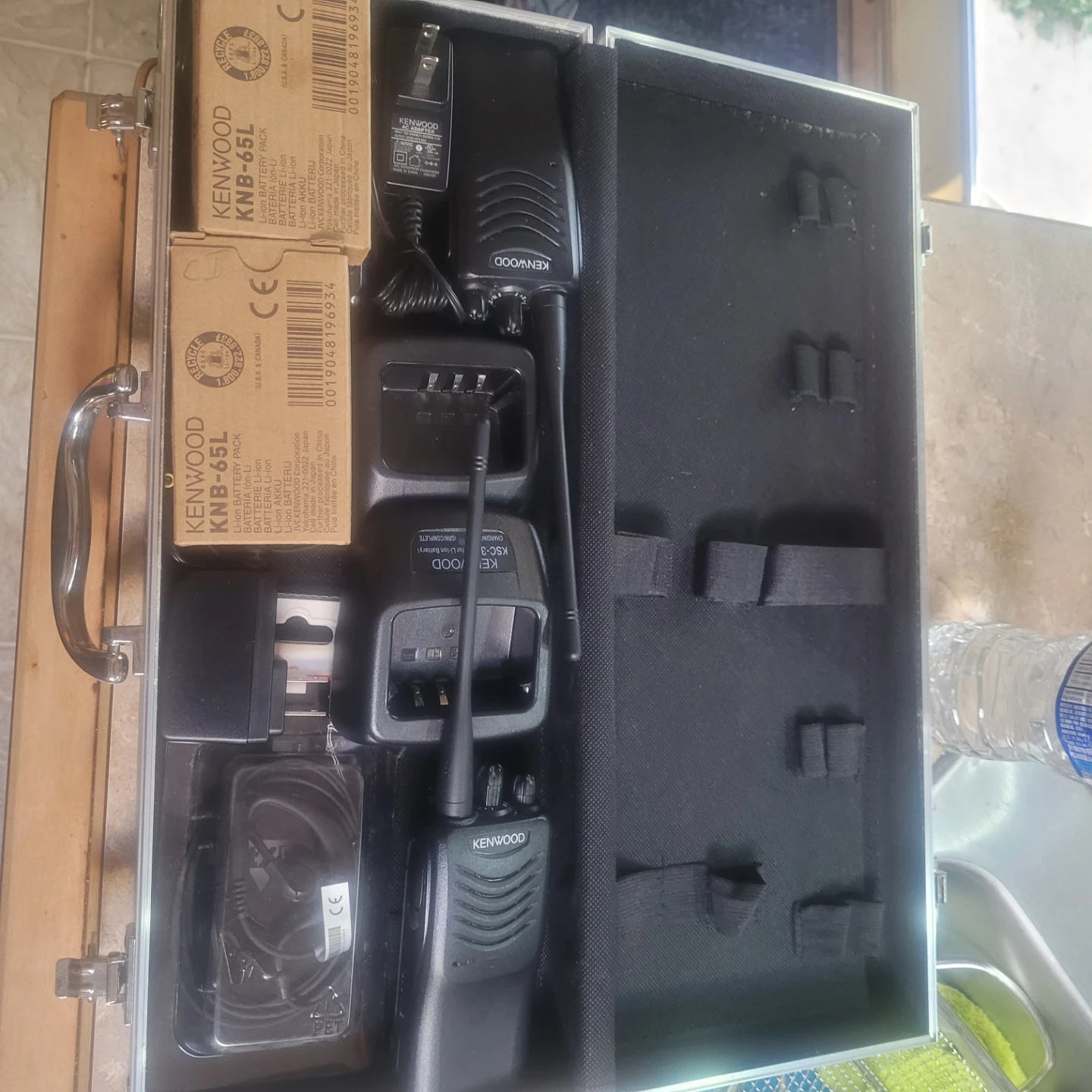 Kenwood communication  radios 5w - photo 2