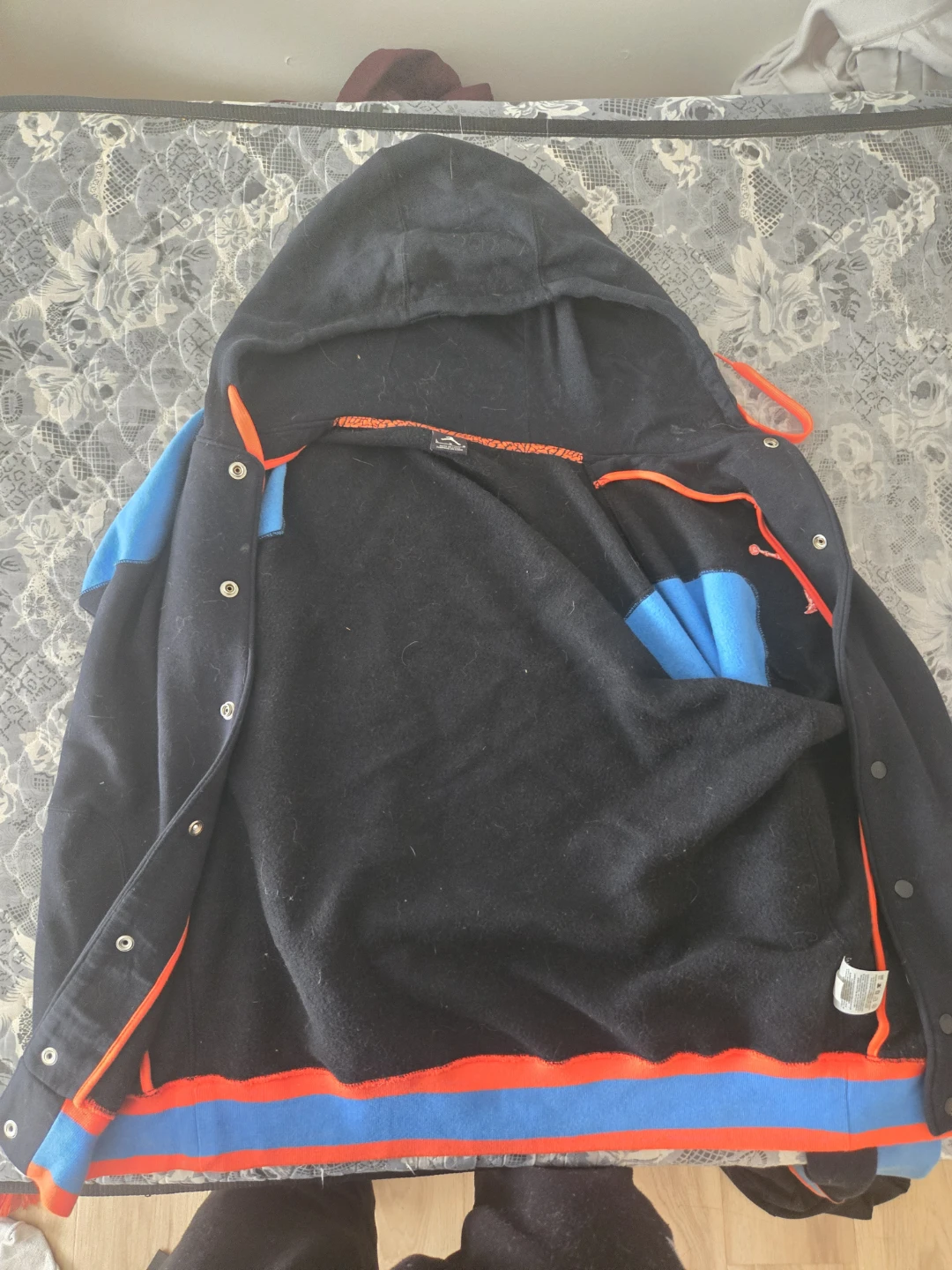 Jordan Varsity Jacket Size L - photo 3