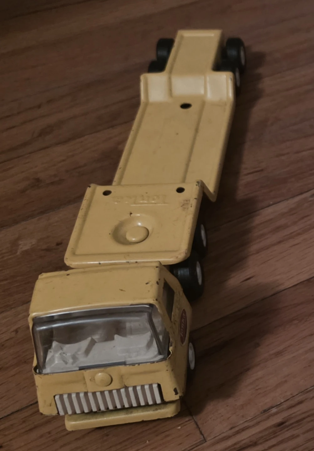 Tonka Yellow Metal Tow Truck Toy