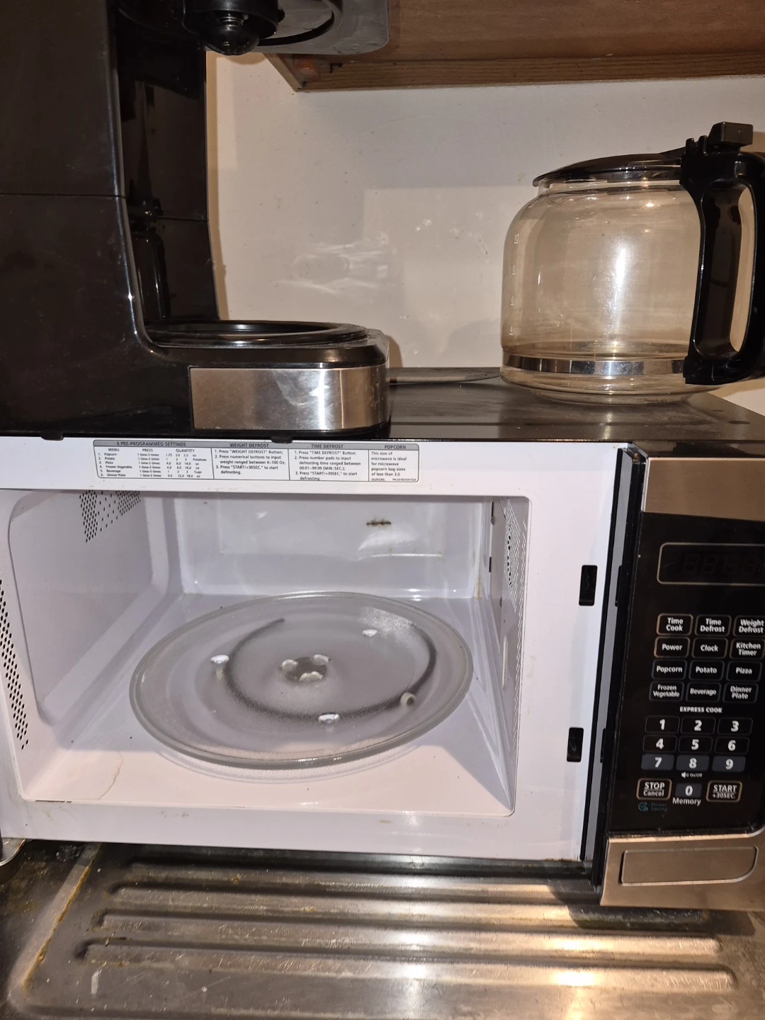 Insignia Microwave Oven - photo 2