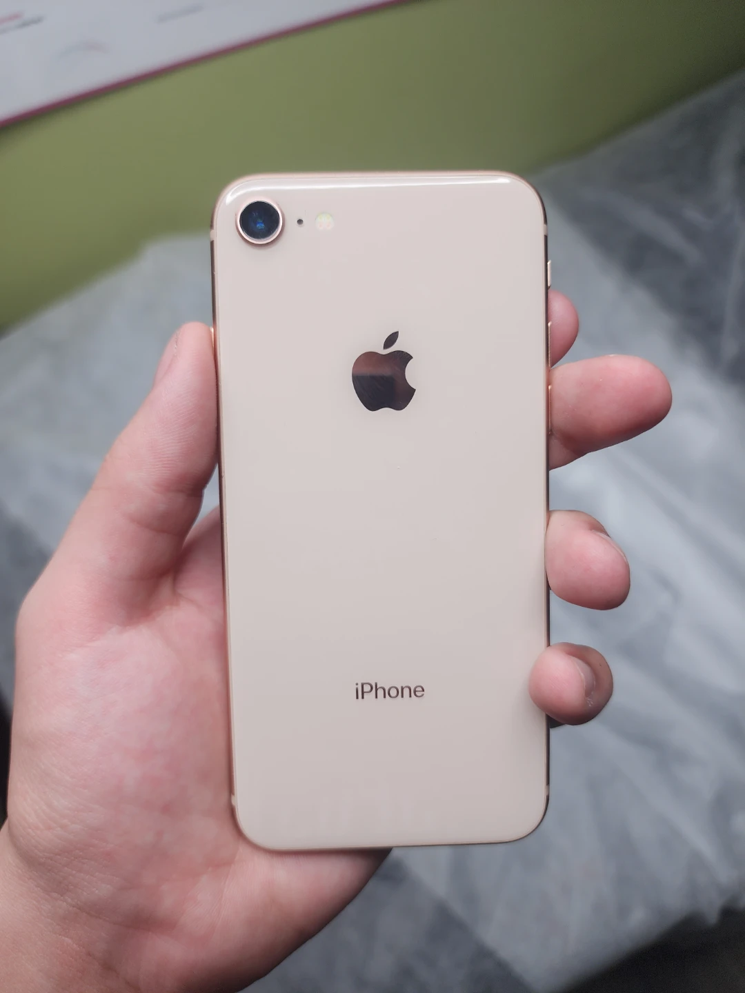 Apple iPhone 8 - Rose Gold - photo 2