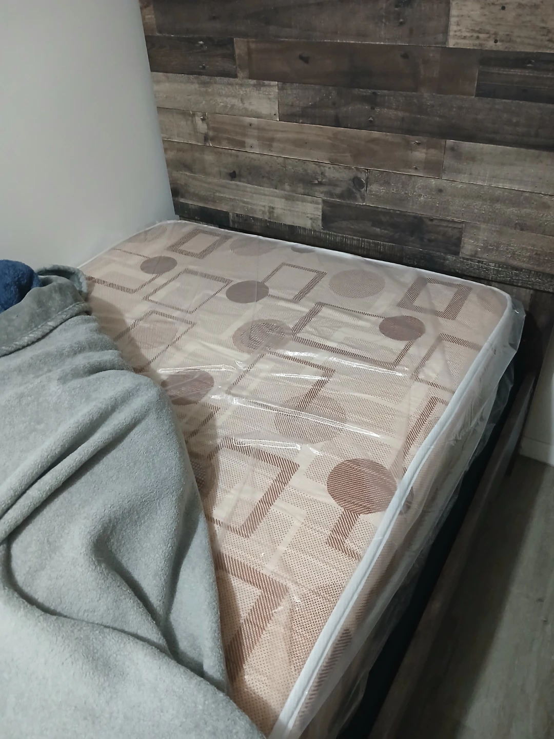 Rustic Wood Twin Bed Frame + Mattress  new - photo 5