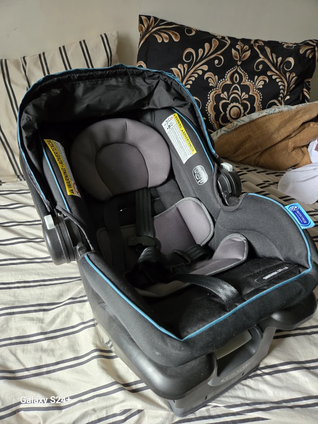 Graco SnugRide Lite Carseat for infants