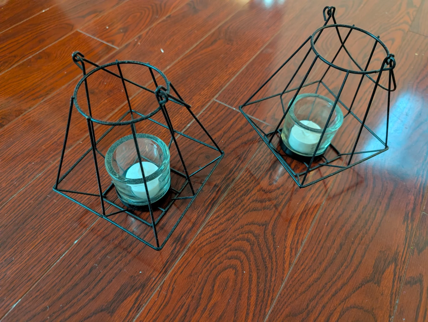 Set of 2 Black Geometric Wire Lanterns with Glass Holders - photo 2