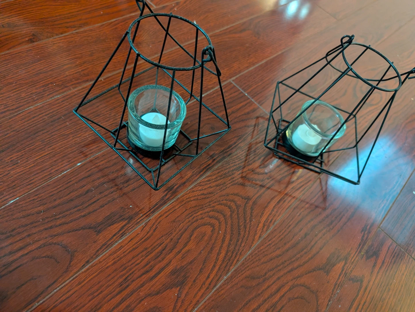 Set of 2 Black Geometric Wire Lanterns with Glass Holders - photo 5