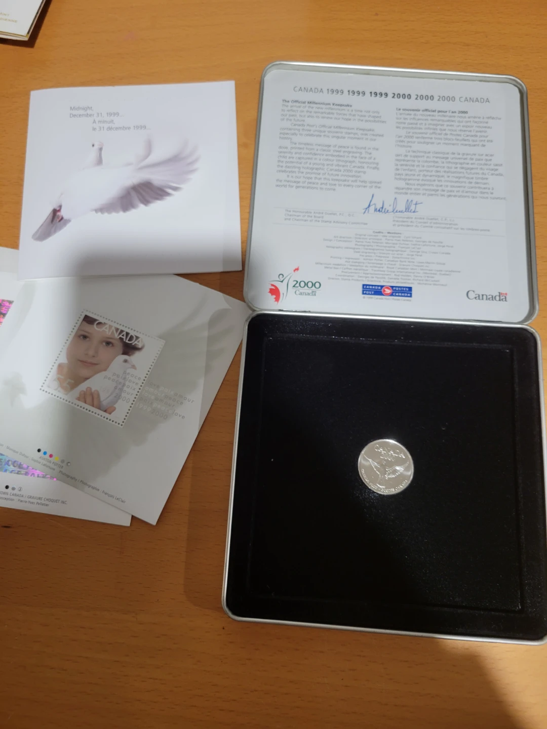 Canada 1999 Millennium Keepsake Tin with Coin and Stamp - photo 2