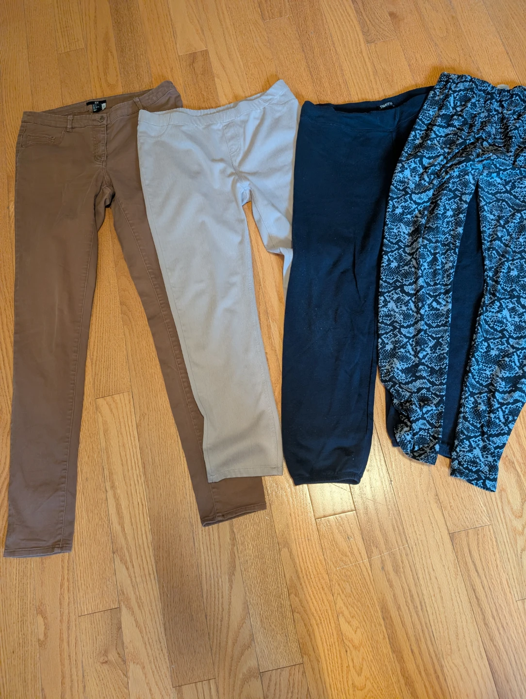 Assorted Women's Clothes Bundle 20 items size M - photo 2
