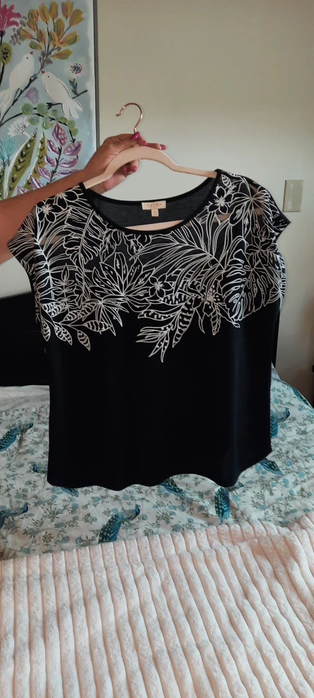 Laura Tops/Blouses