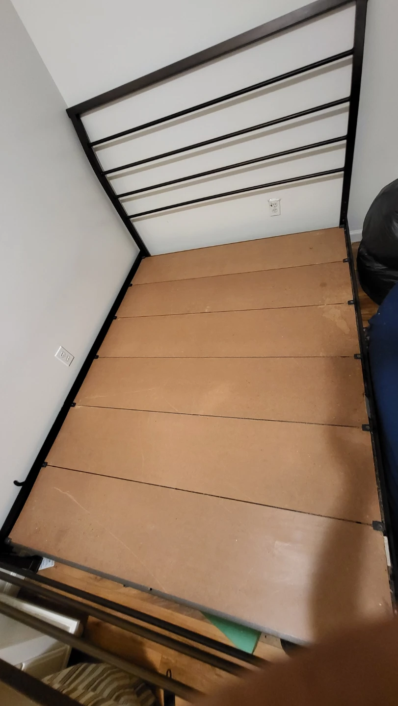 Queen bed frame - photo 2