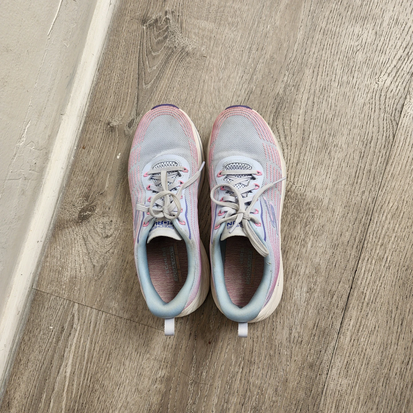 Skechers Max Cushion Women's Running Shoes