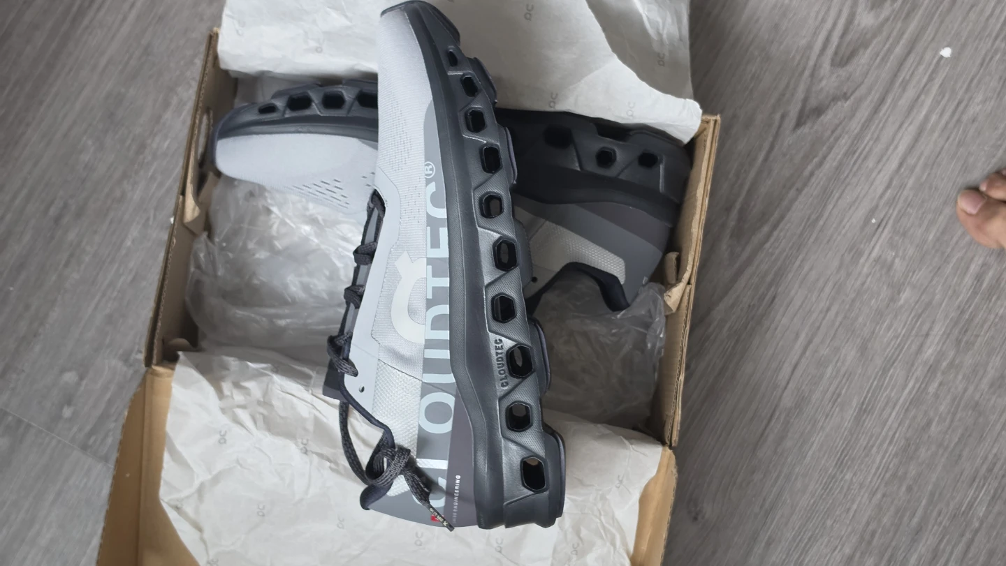 On cloud shoes - photo 2