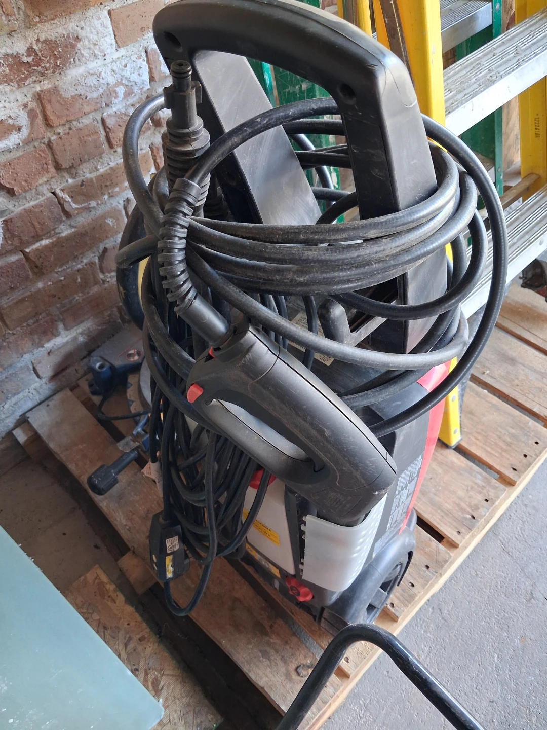 Husky 1800 PSI Powerwasher - photo 2