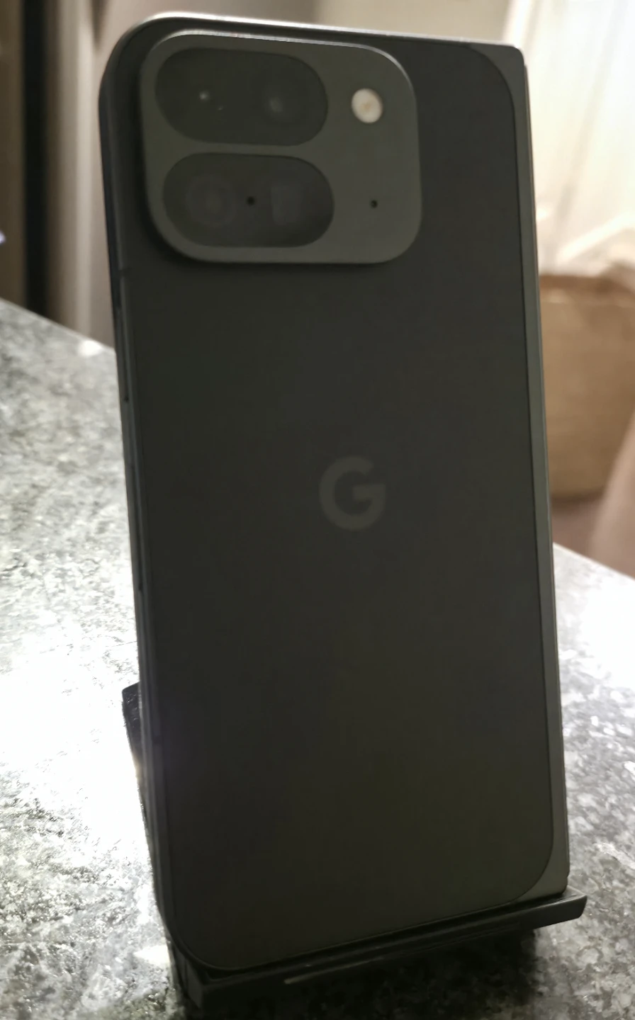 Google Pixel Pro Fold 9 (Obsidian, 256GB) – LIKE NEW condition! - photo 2