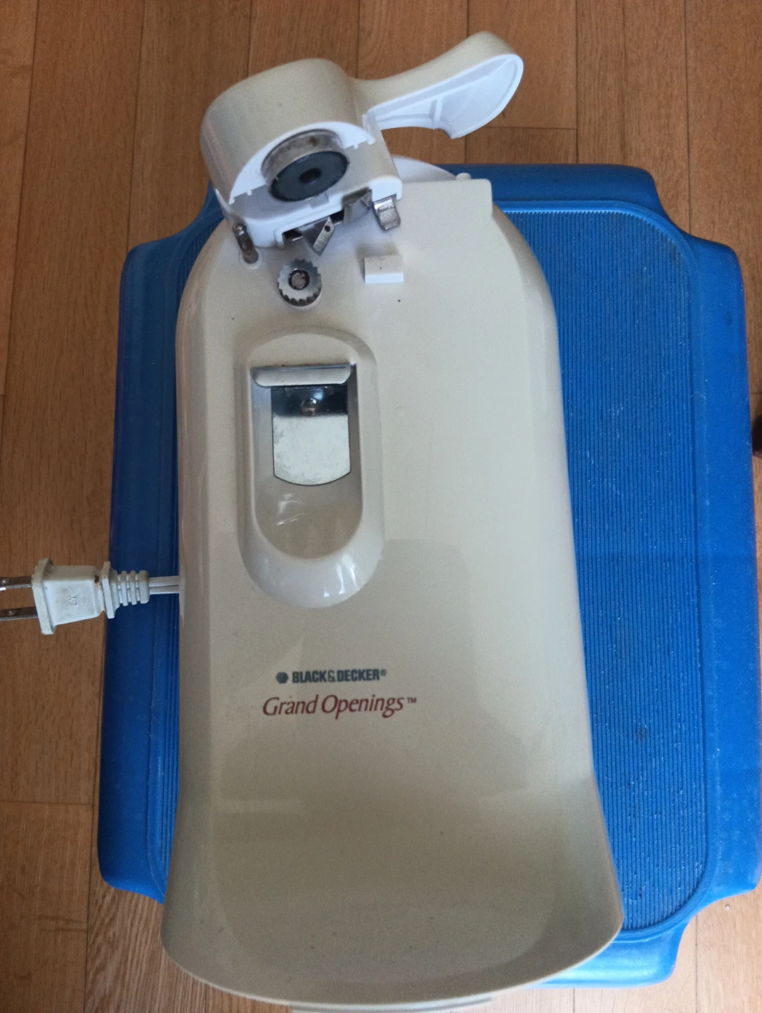 BLACK+DECKER Grand Openings Electric Can Opener - photo 2