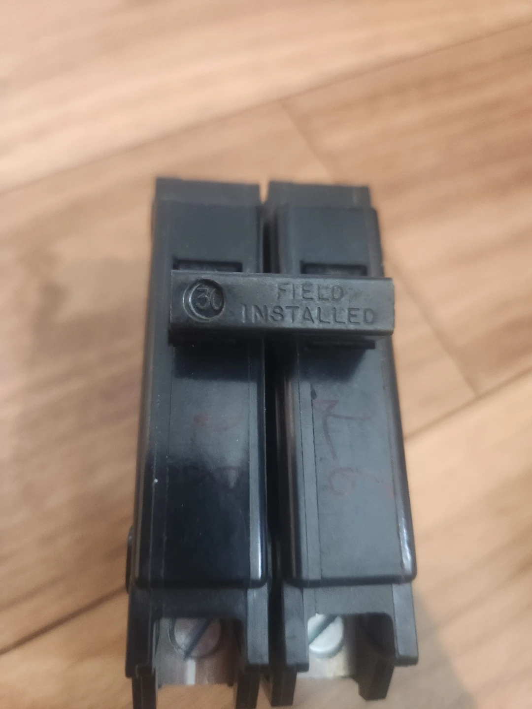 COMMANDER 30A Circuit Breaker