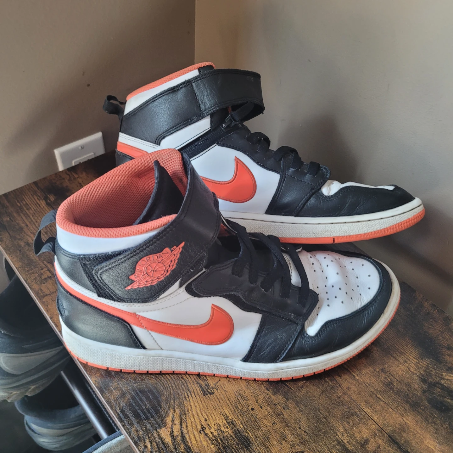 Air Jordan 1 Mid SE Shoes