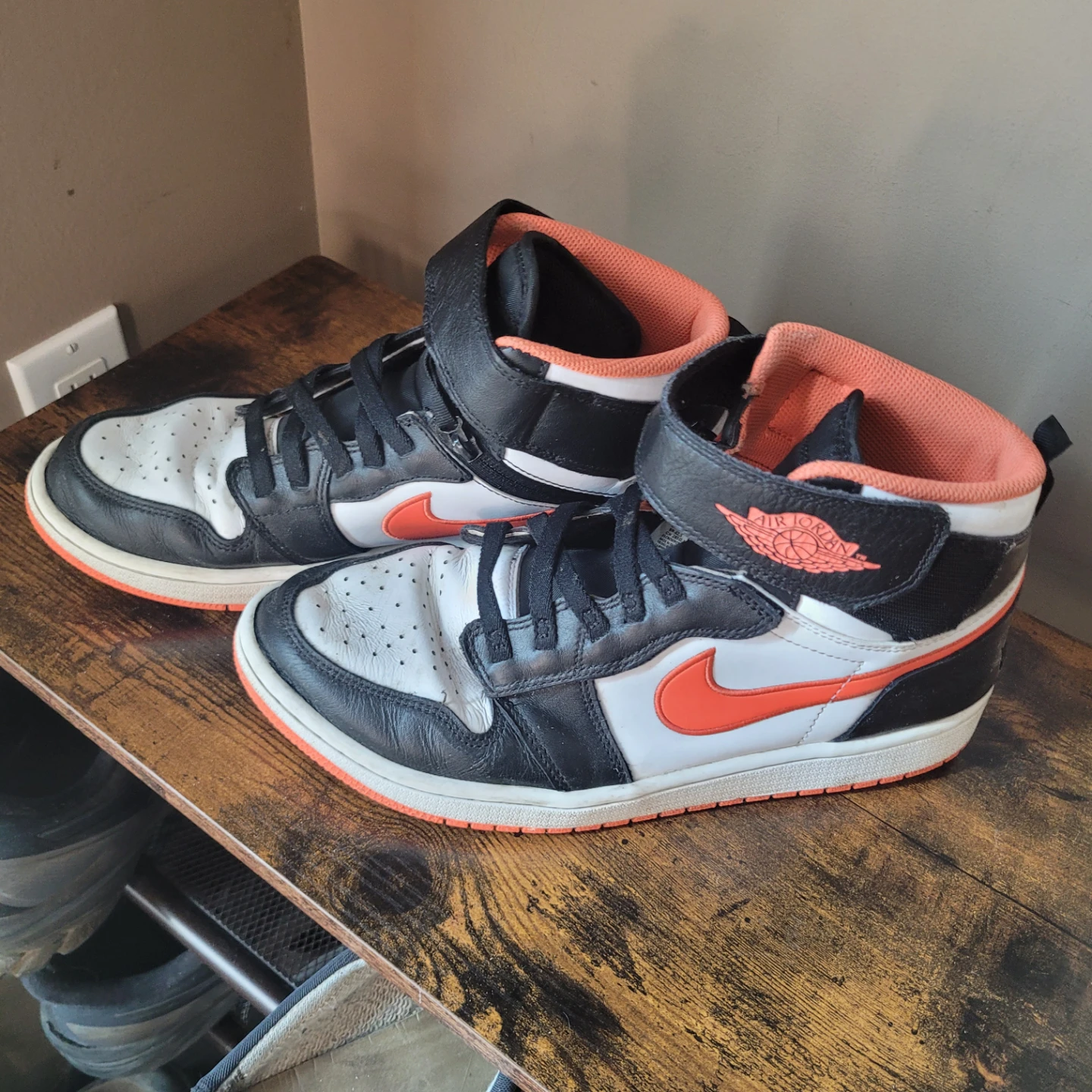 Air Jordan 1 Mid SE Shoes - photo 4