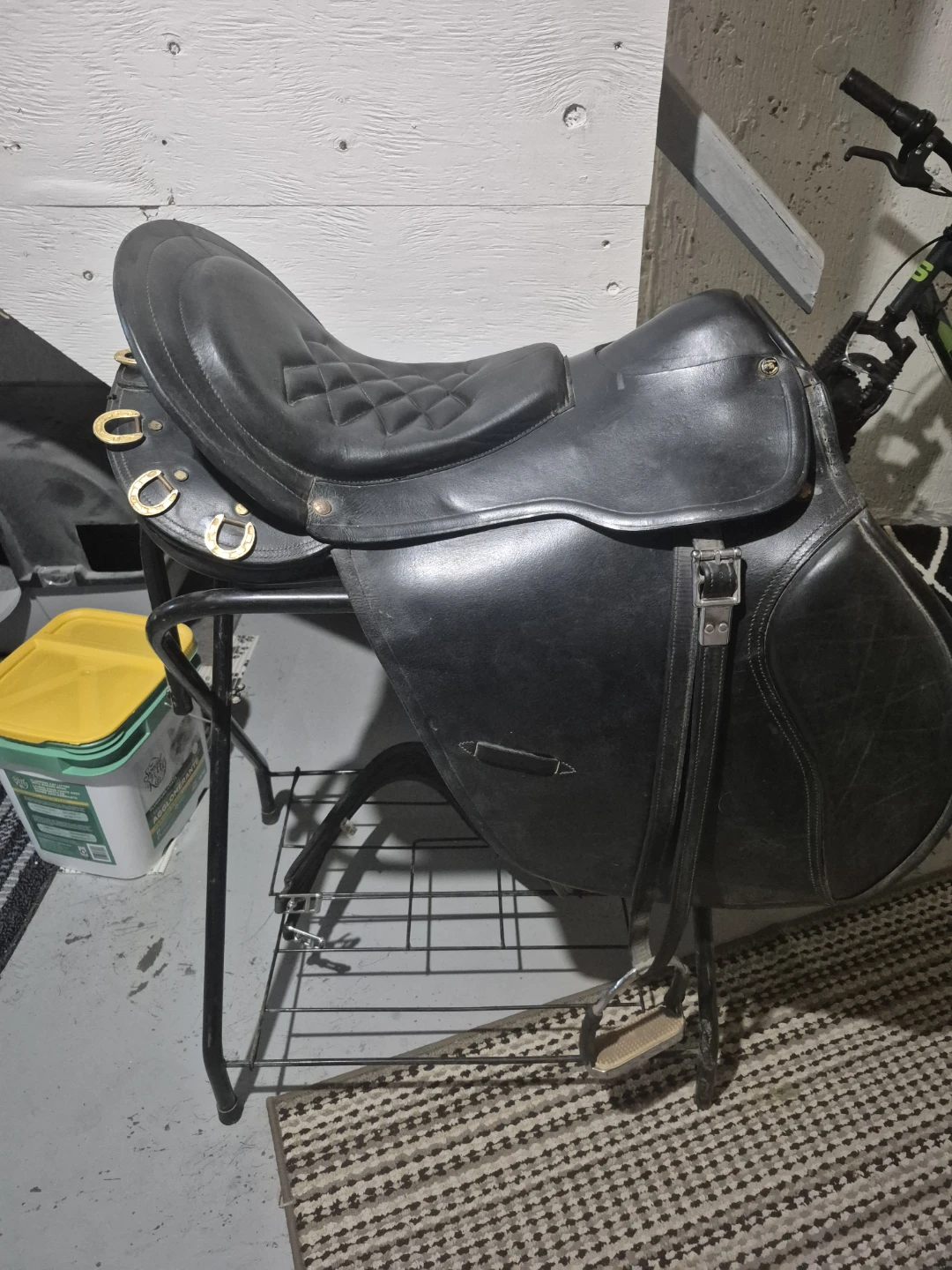 Black Leather English Riding Saddle 21 inch seat. - photo 2