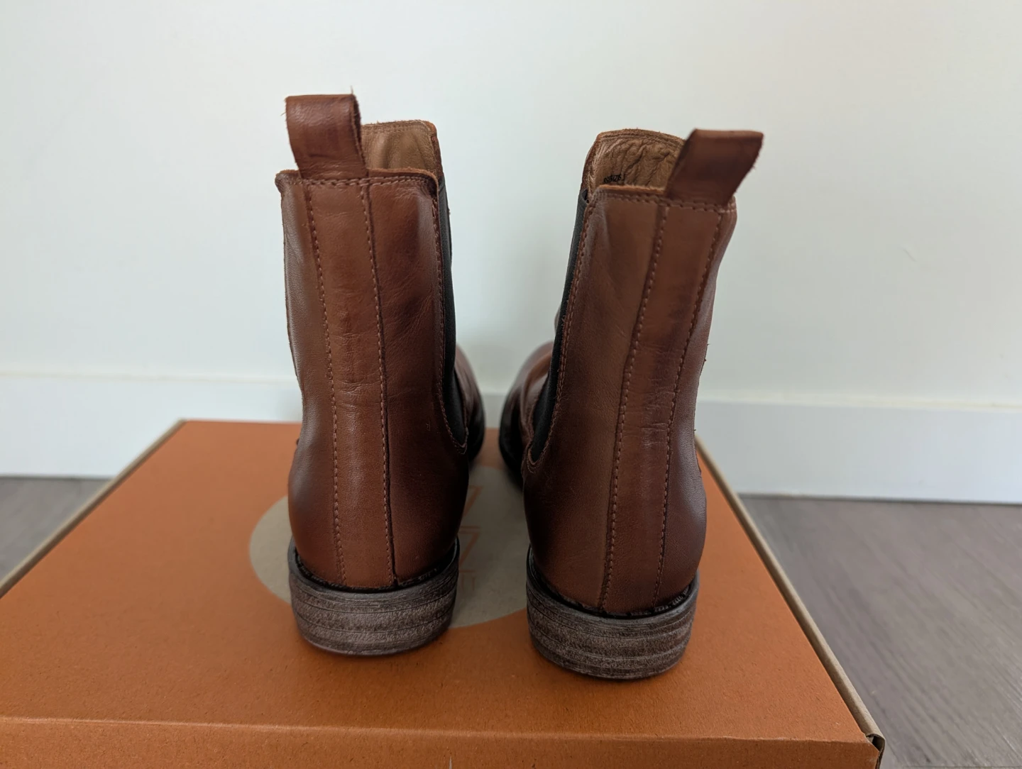 Miz Mooz Lissie Brown Leather Chelsea Boots NWB - photo 4