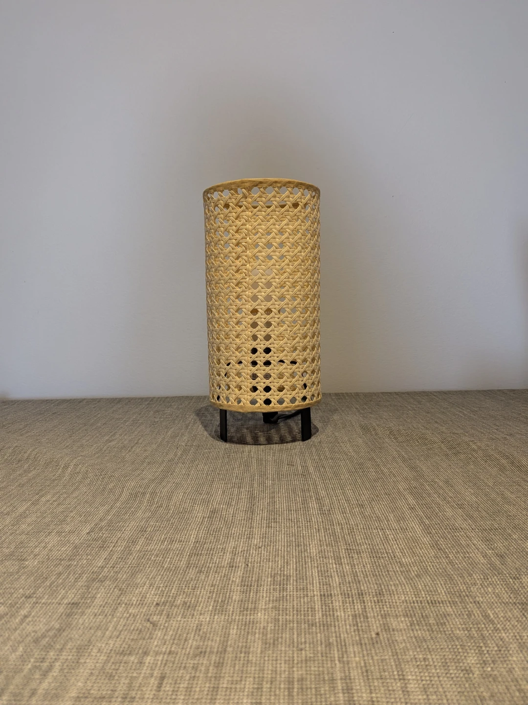 Table Lamp with smart light bulb - photo 2