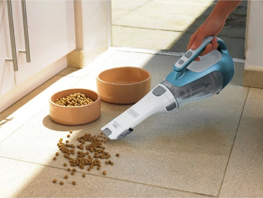 Wireless Black & Decker Portable Vacuum - photo 3