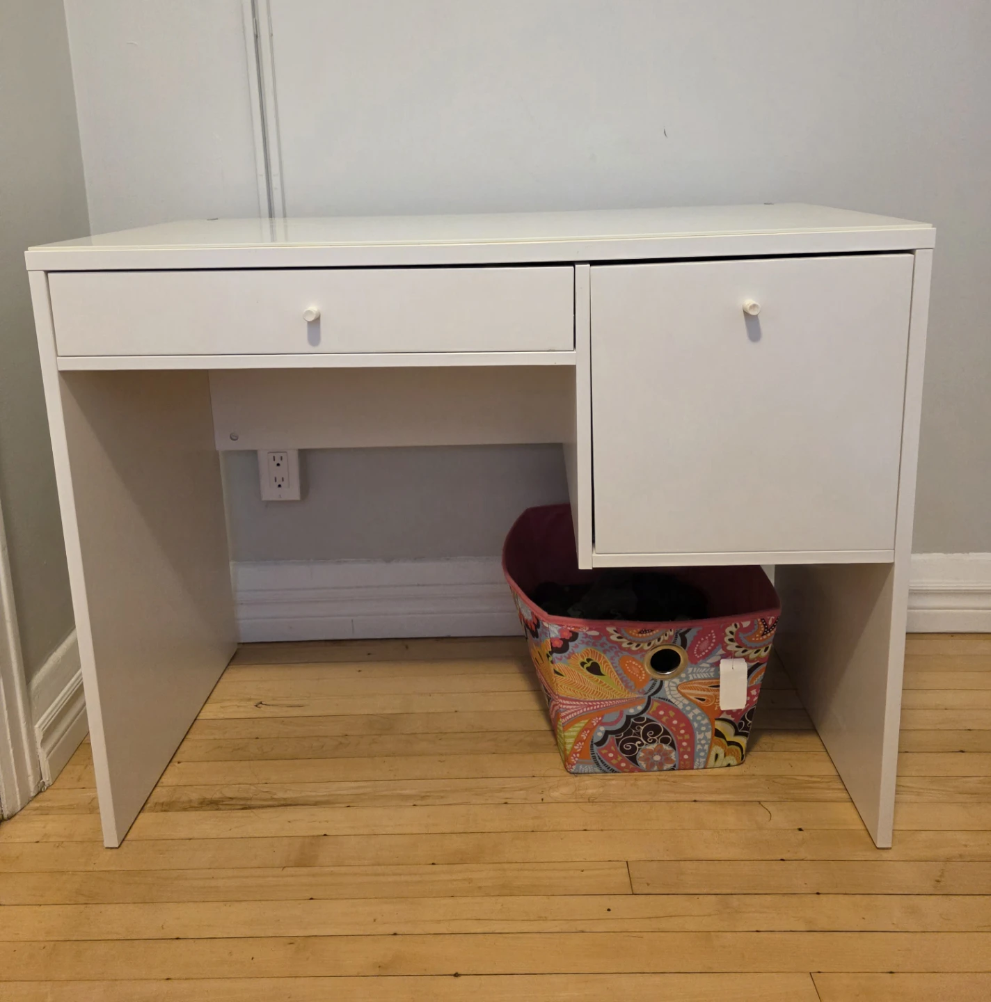 White Desk with Drawers - photo 5