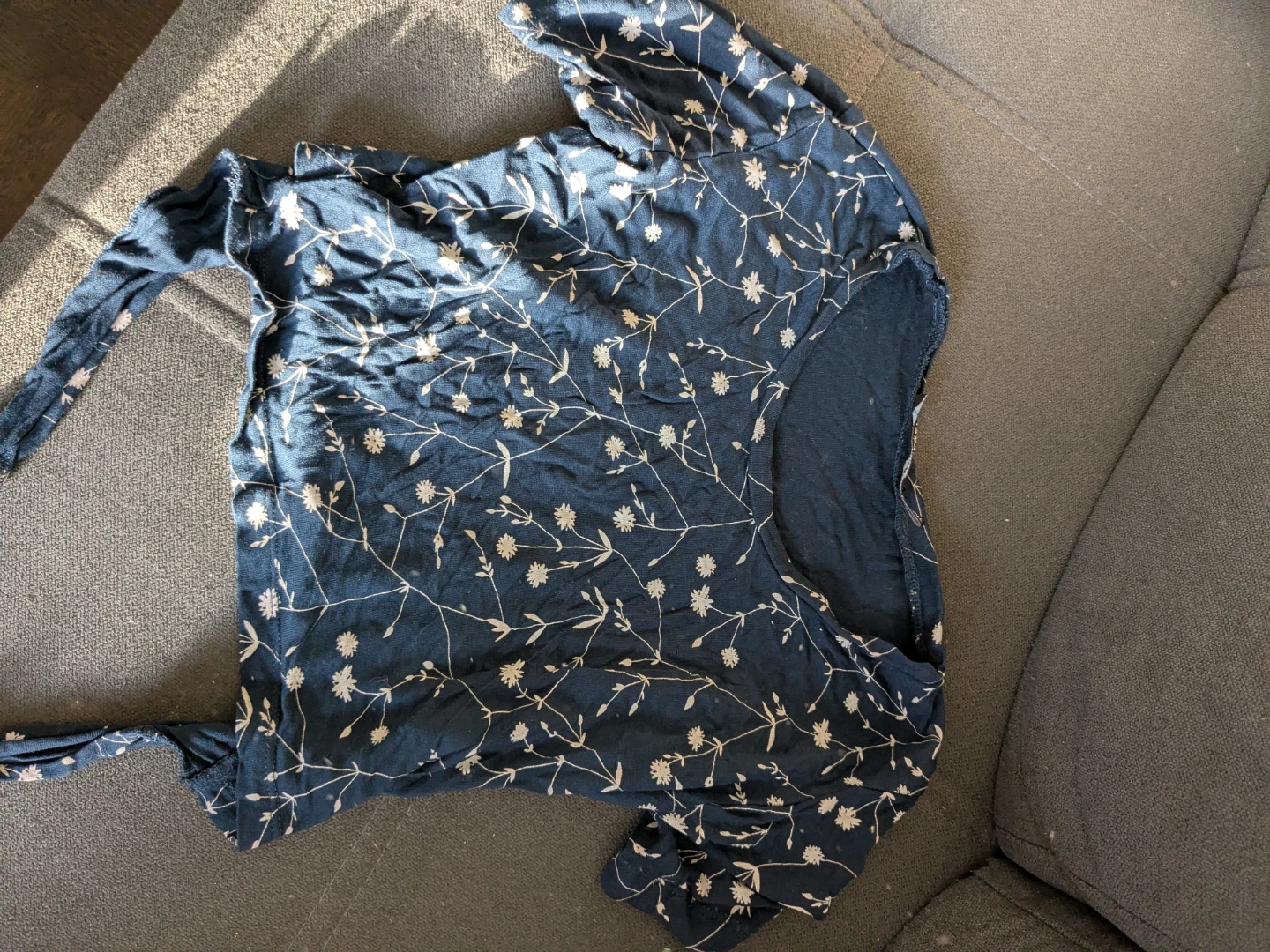 Bundle of Women's Tops - photo 2