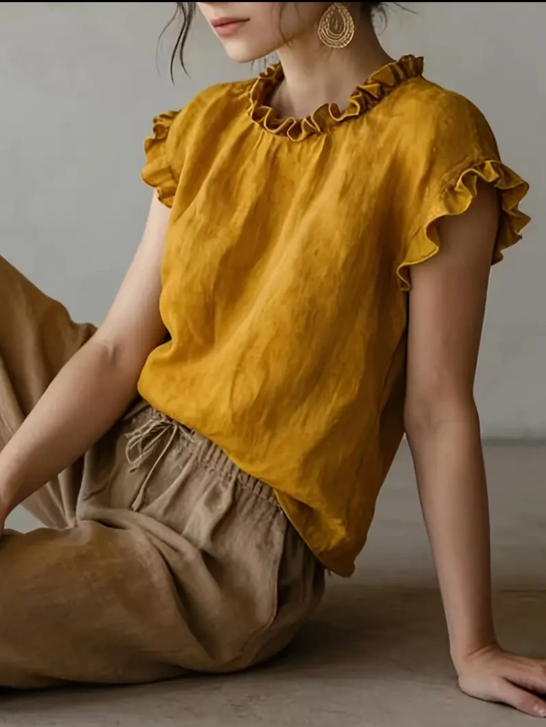 Mustard-coloured ruffled top - S