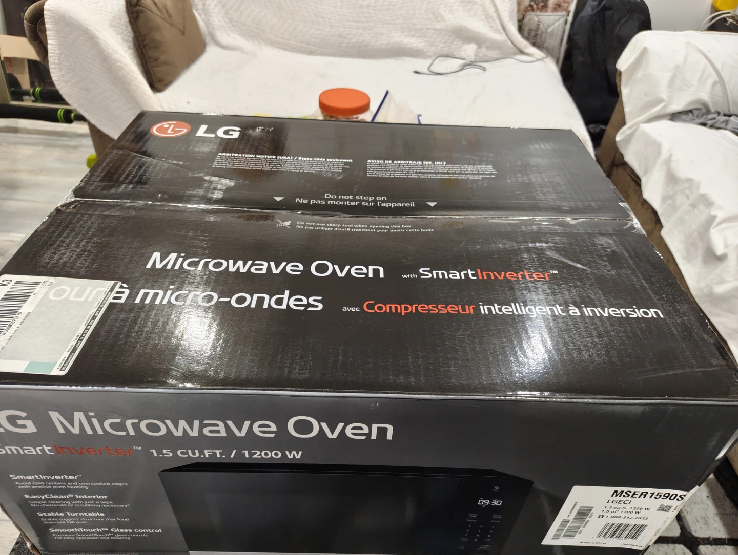 LG Microwave Oven 1.5 CU.FT. / 1200 W
