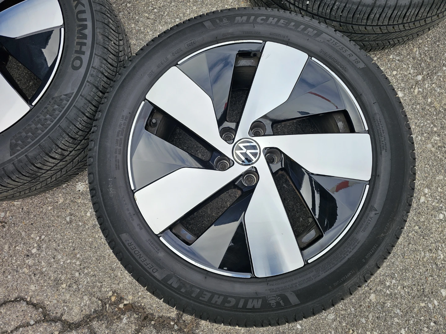 VOLKSWAGEN TAOS O.E.M RIMS AND ALL SEASON TIRES 215/55 R18 - photo 2