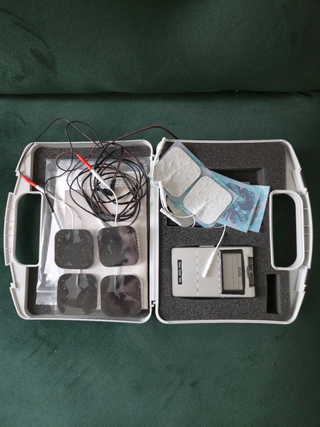 iStim TENS 820 Unit with Accessories and Case - photo 2