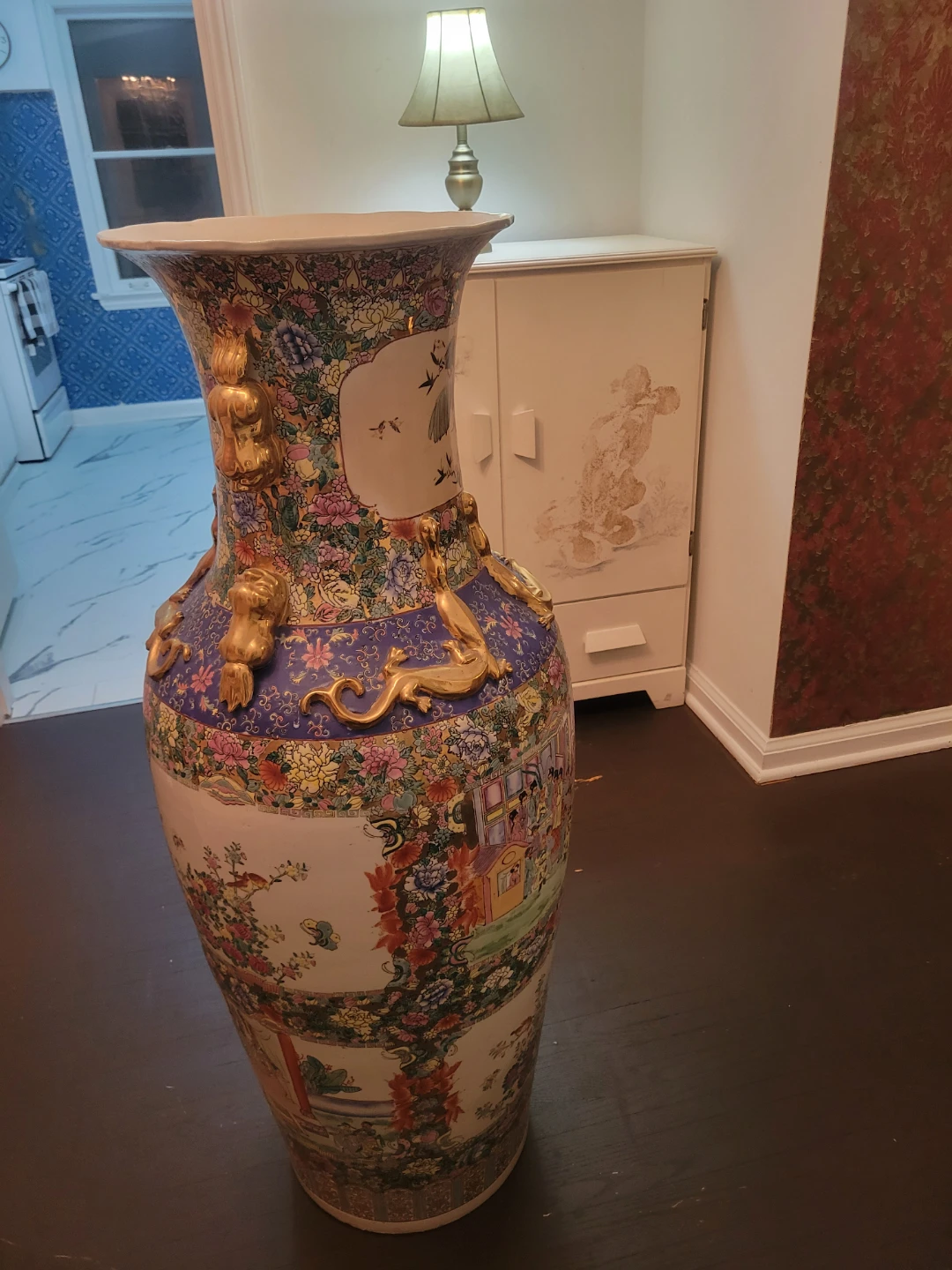 Large Decorative Porcelain Vase with Gold Accents - photo 5