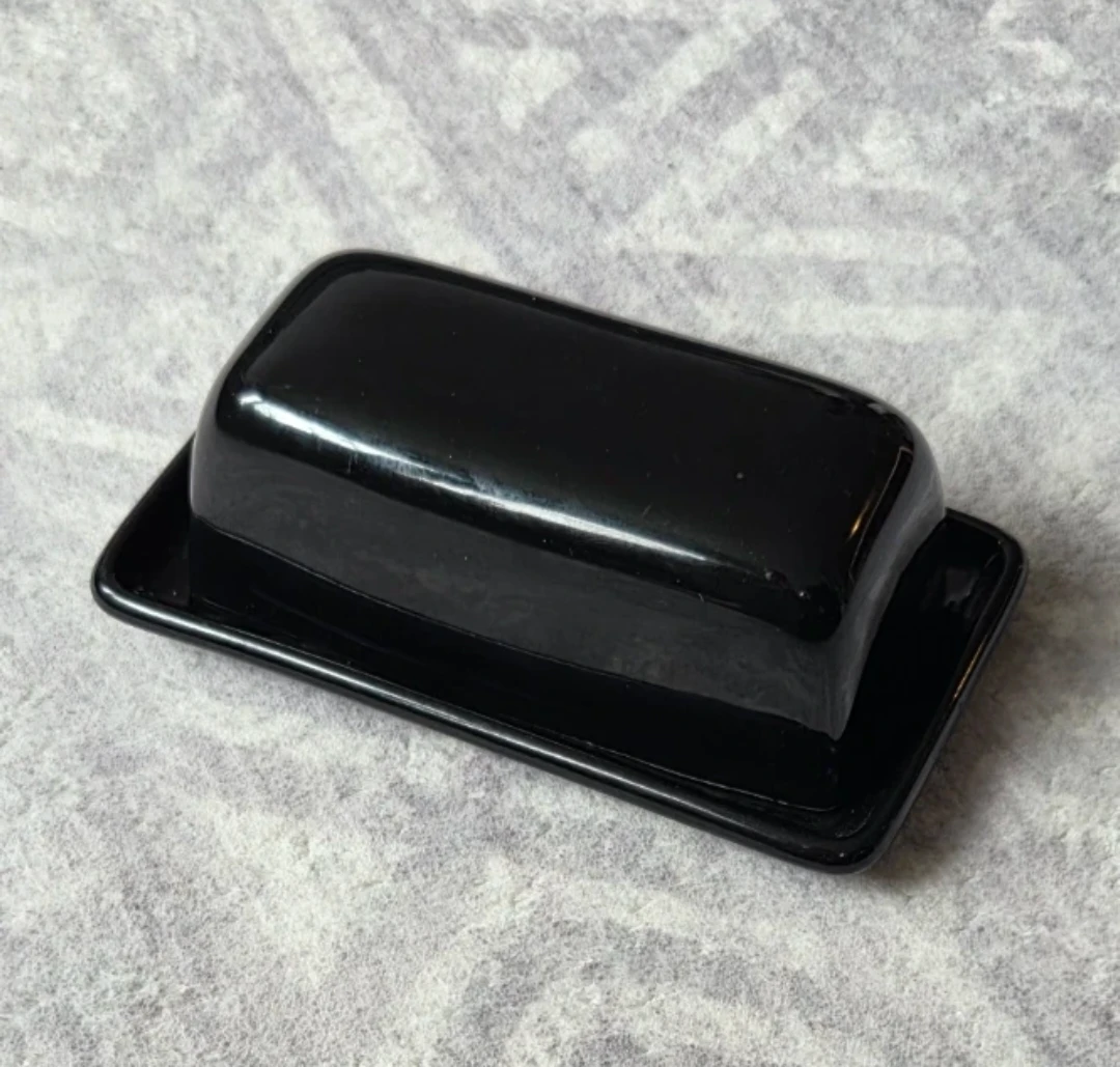 Butter Dish with Lid 🌱